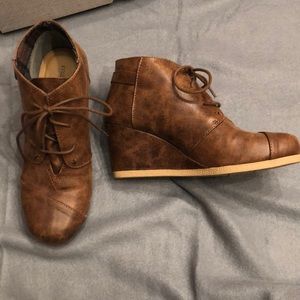 🆕 Lace-Up Wedge, new in box